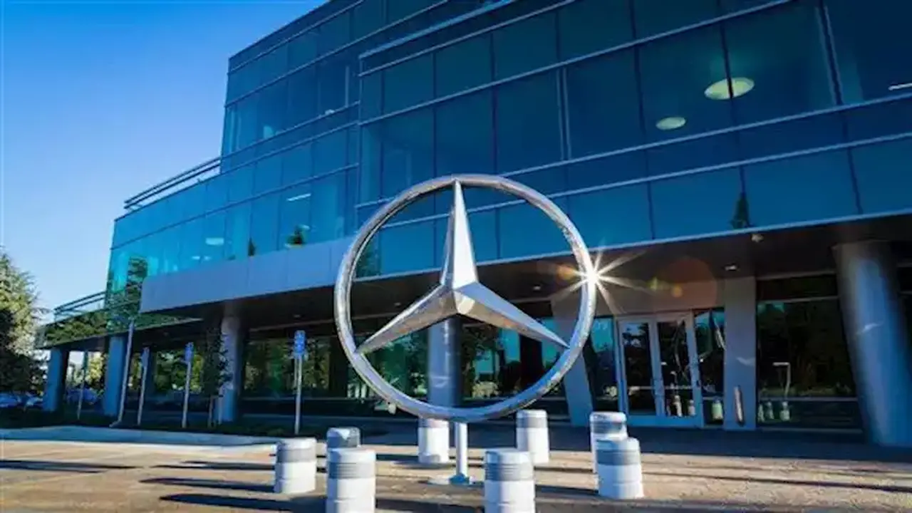 قطاع السيارات الفارهة يؤثر على أرباح مرسيدس بنز في بداية 2026